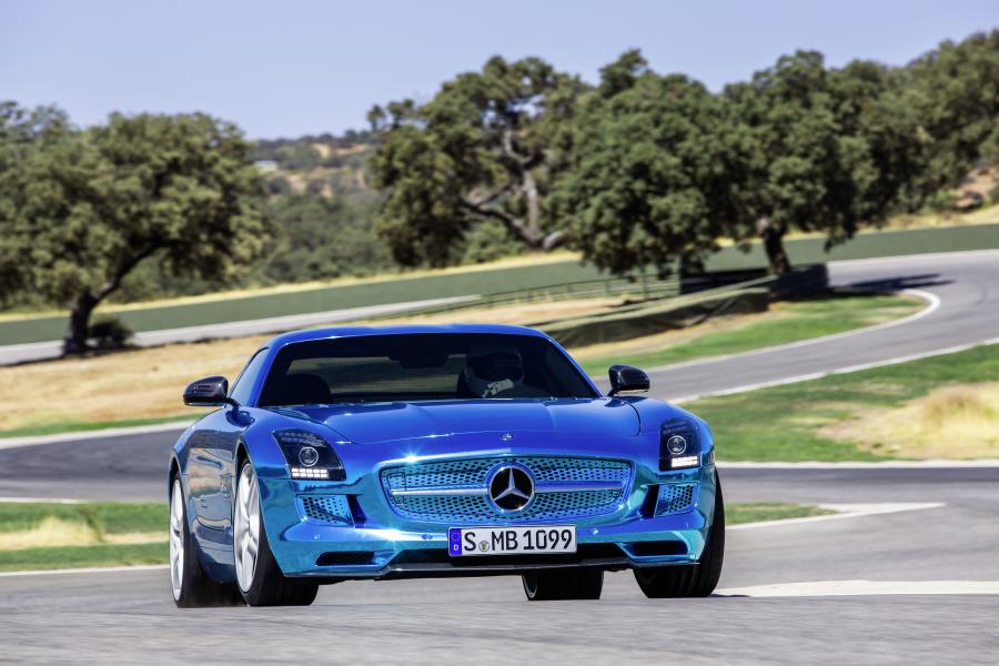  Mercedes-Benz SLS AMG Electric Drive concept 2012 года  (фото 21 из 30)
